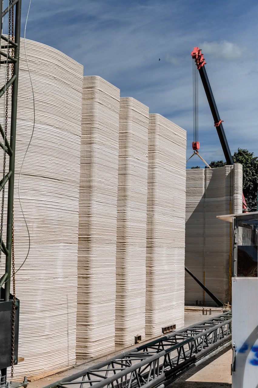 3D-printed structure under construction in an open-air environment